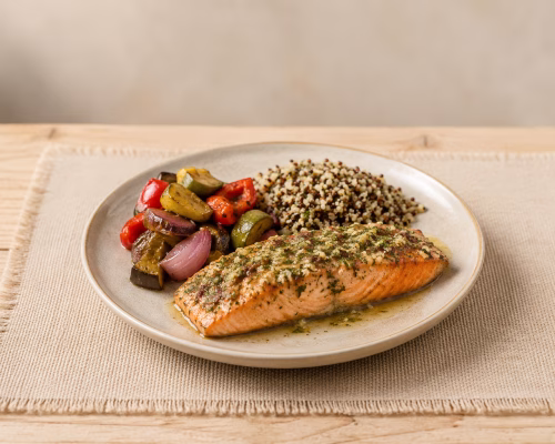 trucha con verduras asadas y quinoa
